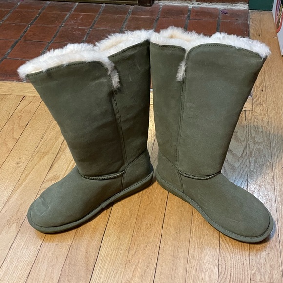 Bearpaw Suede & Sheepskin Winter Boots, Green, Size 9 - Picture 4 of 8